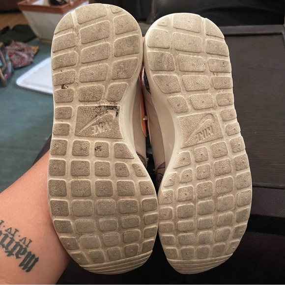 Nike Roshe Running Shoes Peach Floral Print - Picture 5 of 5